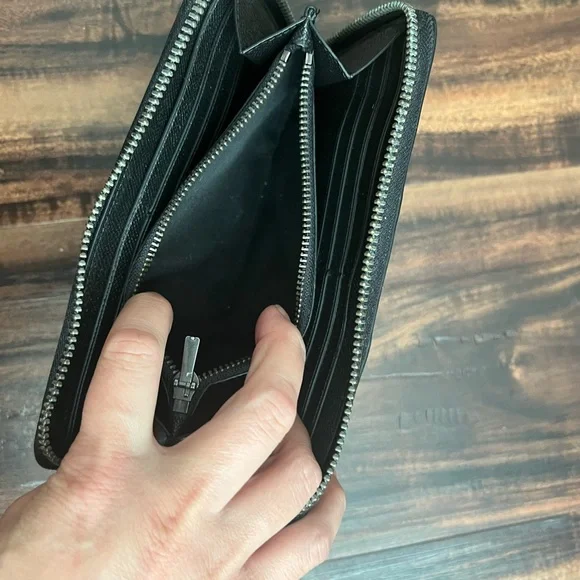 Black Embossed Leather Wallet - Picture 7 of 8